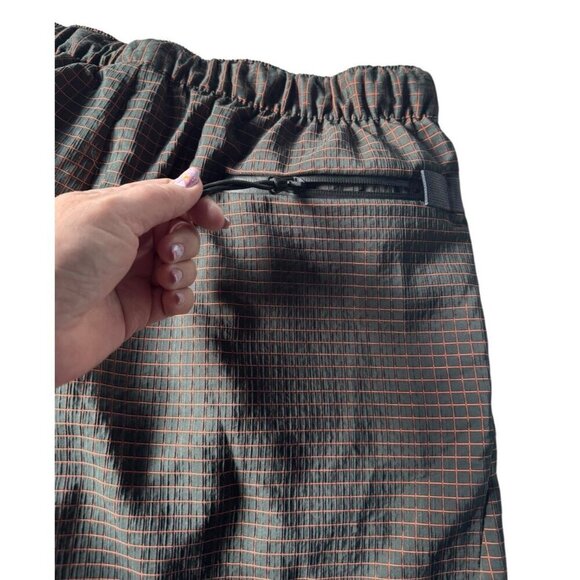 Nike Men's Sz L Sportswear Tech Pack Grid Woven Shorts Black Orange AR1584-060 - Picture 10 of 11